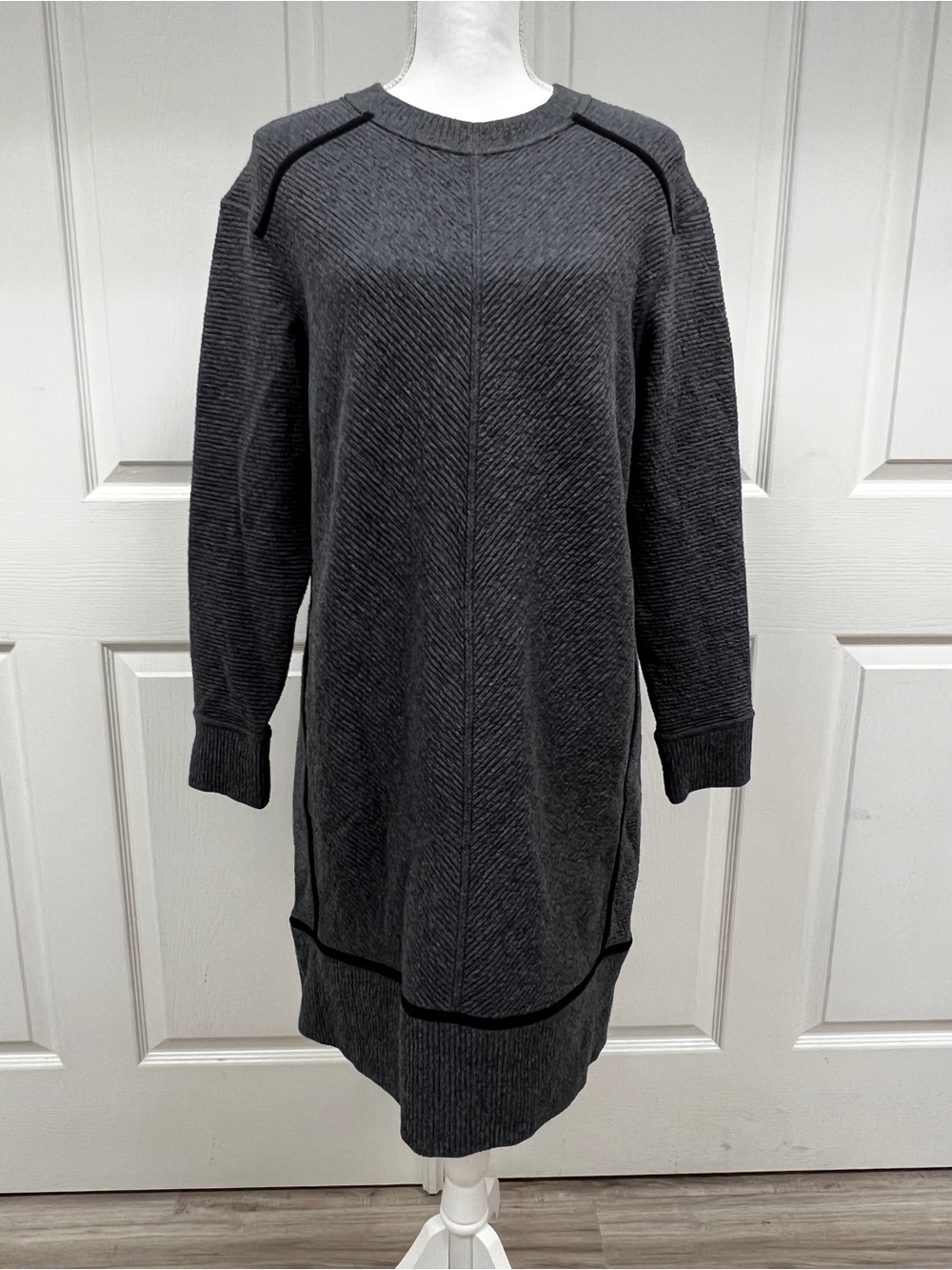 Lululemon On Repeat Dress in Heathered Core Dark Grey Size 8